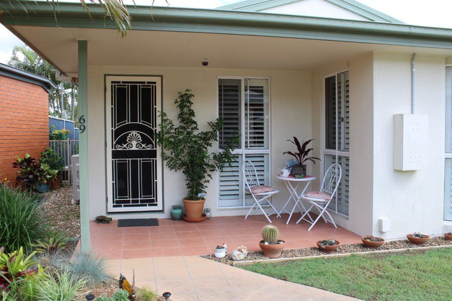 ALL READY FOR YOU  WITH NEW KITCHEN