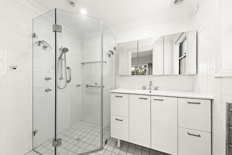 BEAUTIFULLY RENOVATED, MODERN THROUGHOUT