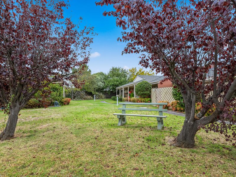 Tranquil garden retreat with A-grade village location