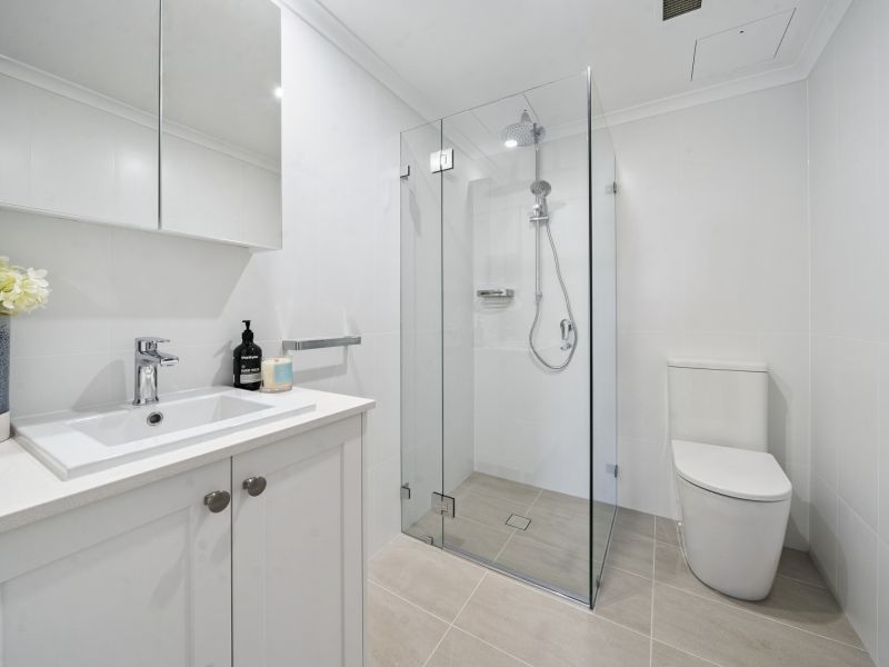 Elegant sun-enriched corner apartment