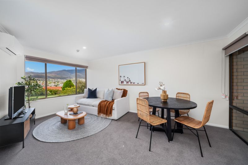 Apartment with views over community gardens