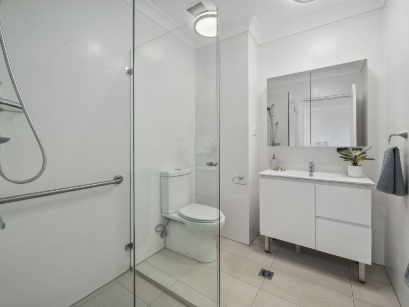 Light-filled apartment with large balcony