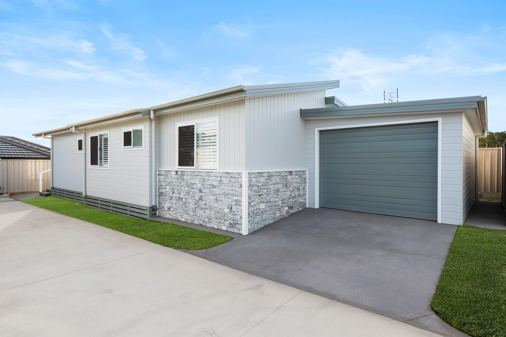 New Modern - 2 bedroom + study