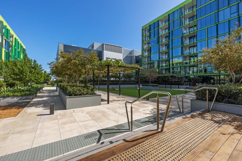 Great Location, Modern & Professional Lifestyle!