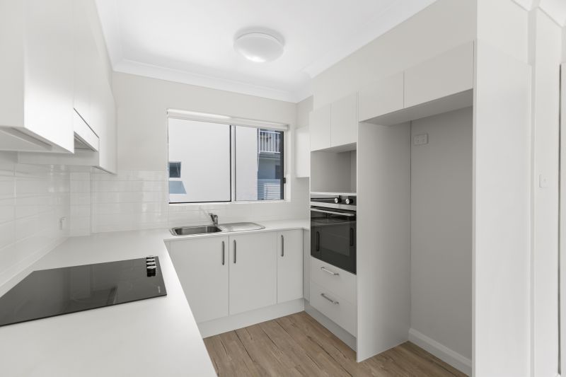 Beautifully renovated 1 bedroom unit with large open plan living/kitchen area