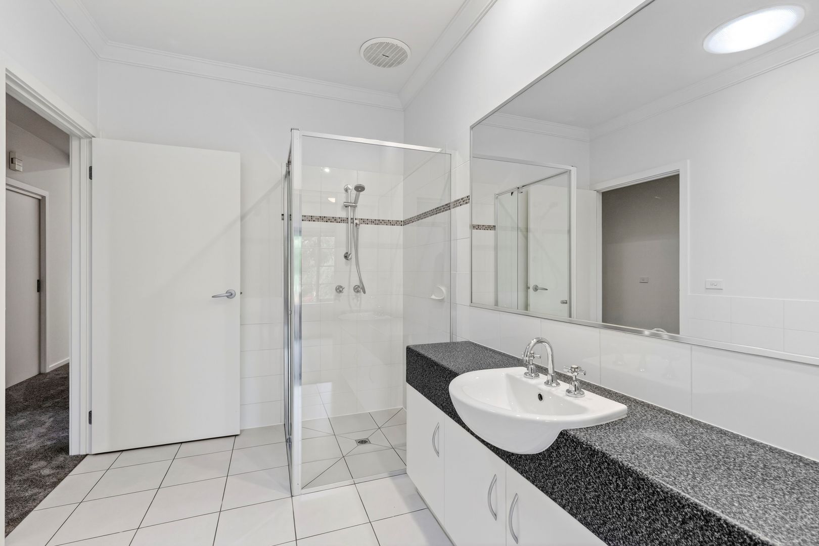 Refurbished, Modern 3 Bedroom Villa 