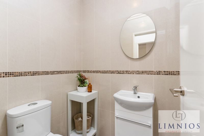 Super spacious, lock and leave Urban living