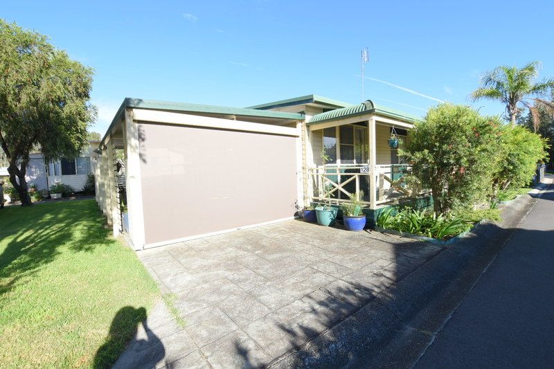 2 bedroom cottage style home with large wrap around verandah!