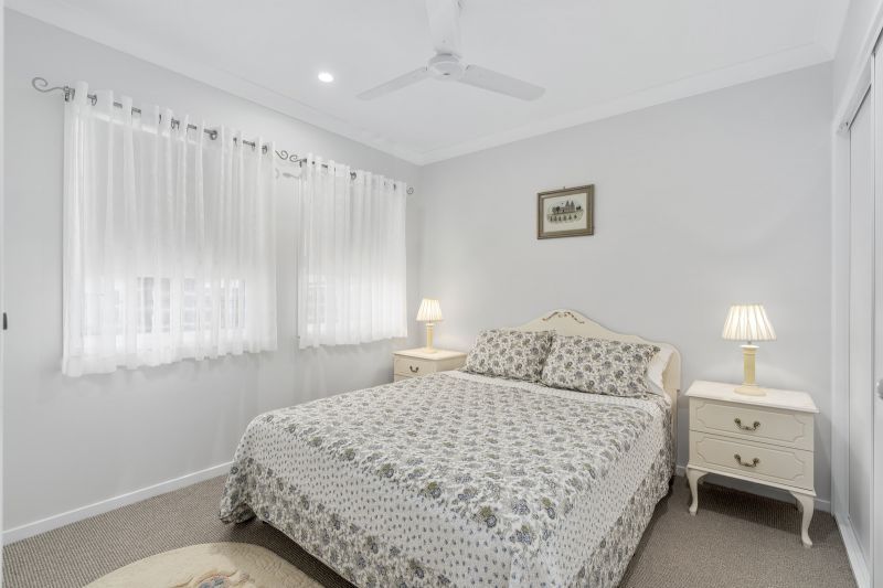 Elegant 2 Bedroom + Study - Near New