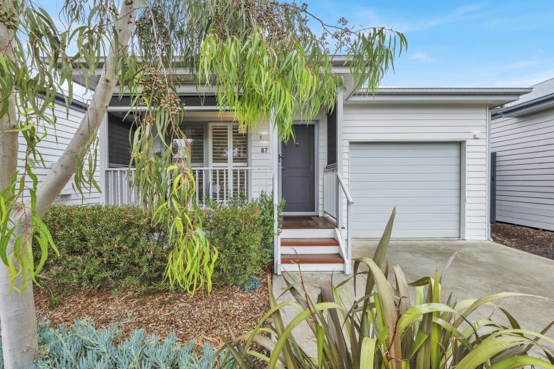 Lifestyle Communities Wollert - Stylish & Private 1 Bedroom + Study with Deck Access