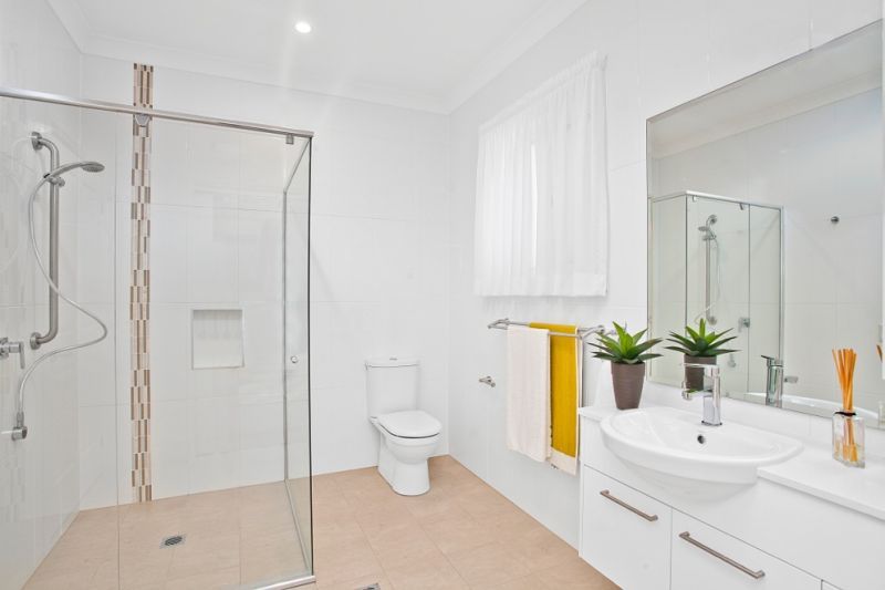 2 bedroom villa with enclosed sunroom