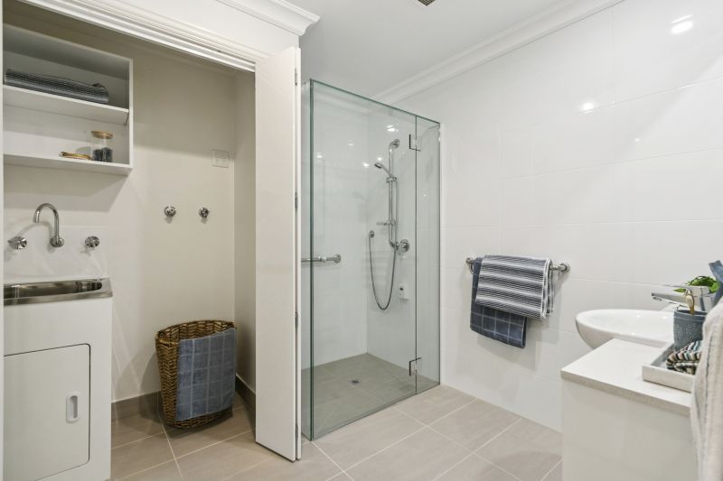 Beautiful & bright newly refurbished 2 bed apartment