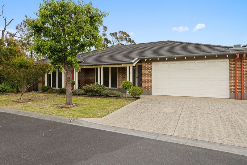 Airy, Light-Filled Villa with Private Courtyard