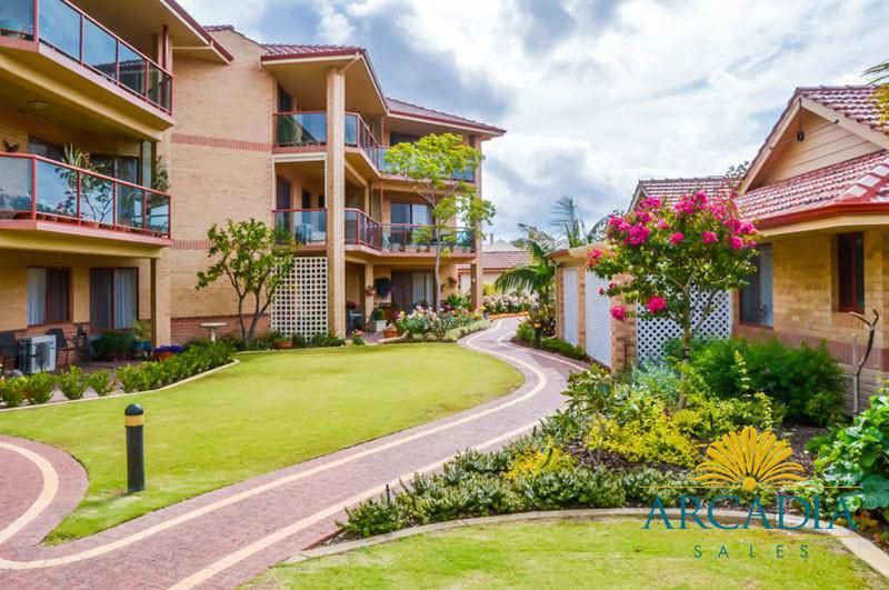 ARCADIA WATERS BICTON - 3 Bedroom, First Floor Stunner...