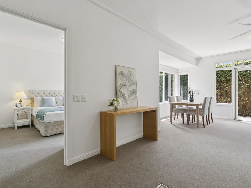 Refreshed Villa, Private garden and Open-plan Living