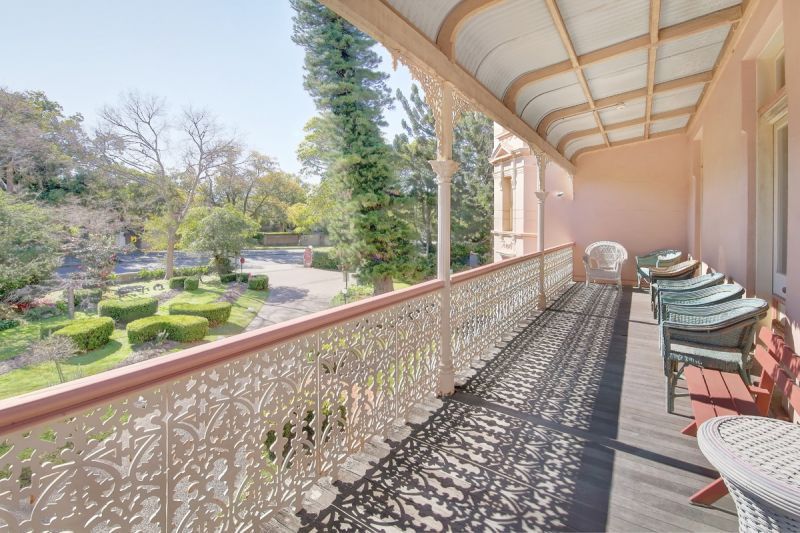 BE QUICK : SOUGHT AFTER SUNFILLED 2BR APARTMENT WITH A GLORIOUSLY GREEN OUTLOOK TO THE EAST