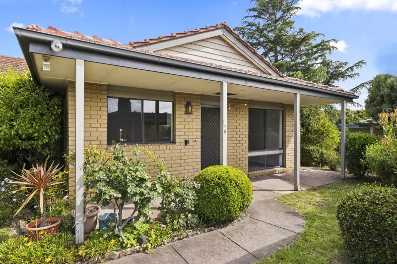 Beautiful two-bed villa on a large block