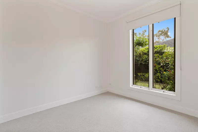 Airy, Light-Filled Villa with Private Courtyard