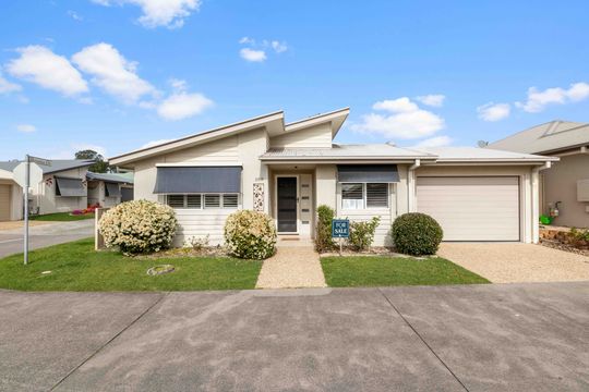 Well presented two bedroom home plus study in Palm Lake Resort Eagleby