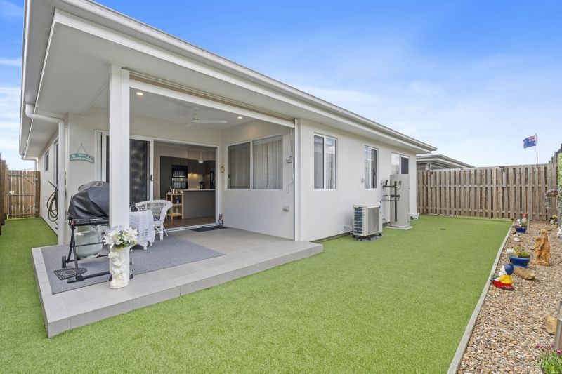 Elegant 2 Bedroom + Study - Near New