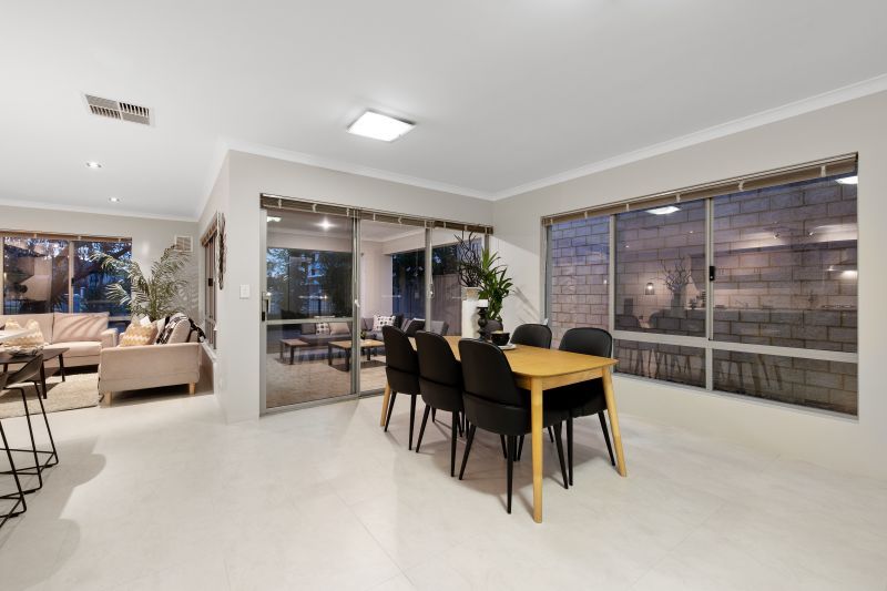 Spacious Riverside Family Retreat!