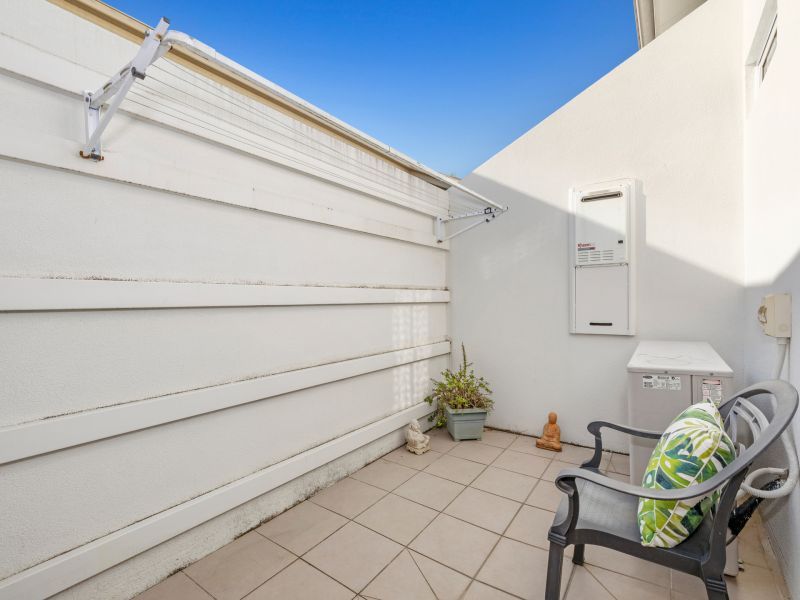 Corner Block With Green Outlook!