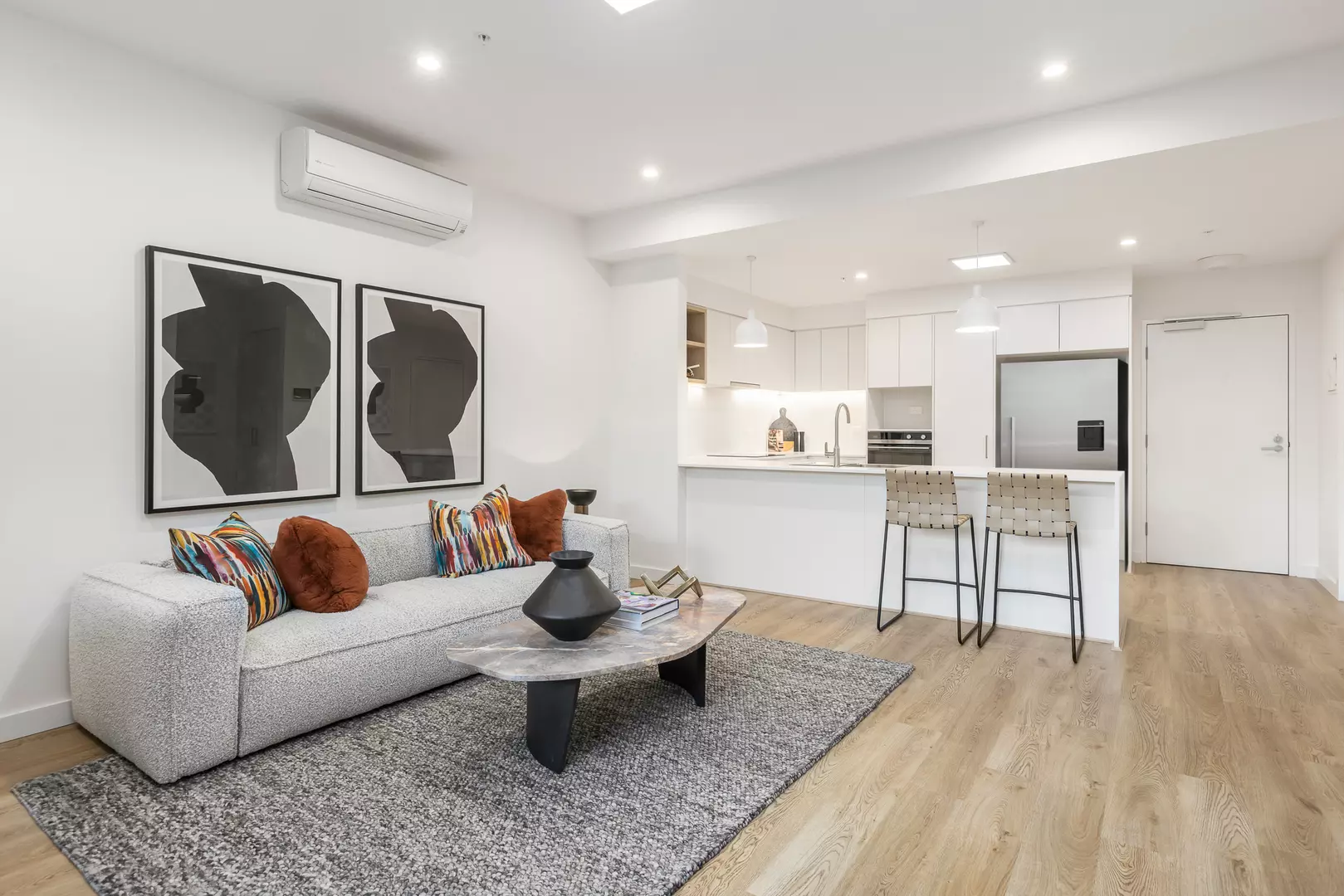 142/100 Station Street Burwood, VIC 3125