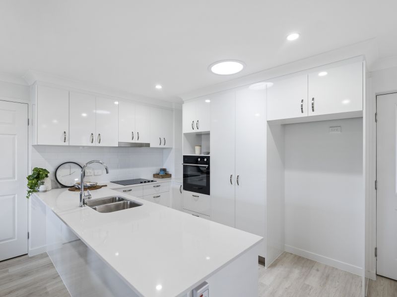 Elevated two-bedroom villa on the bayside