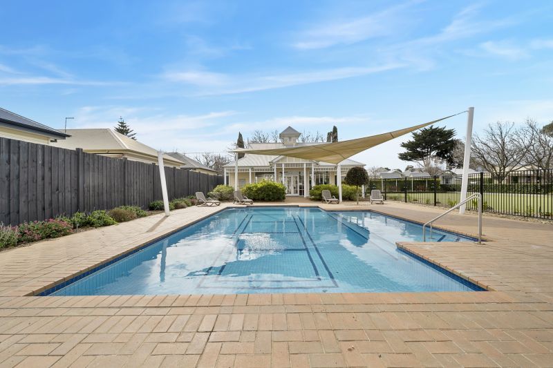 Two Bedroom Home Close To Clubhouse and Pool