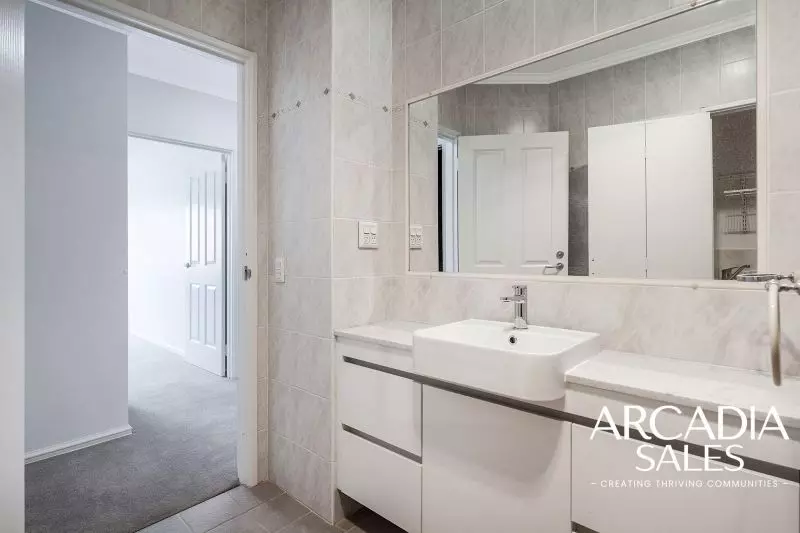 NORTH FACING NEW REFURBISHED TOP FLOOR APT