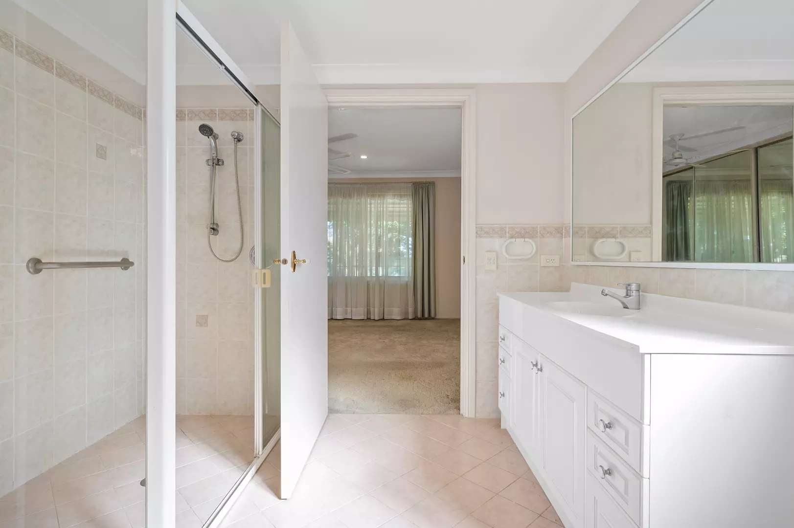 Ground floor Unit With Garage in Excellent Position