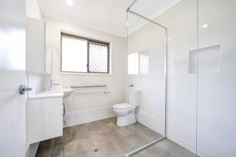 Convenient Retirement Living! Beautiful renovated unit.