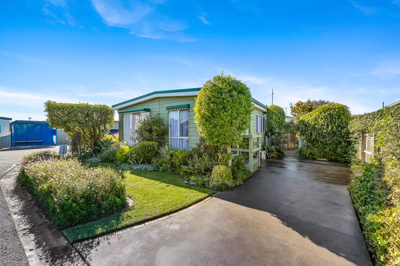 Palm Lake Resort Willow Lodge - 1 Grand Court