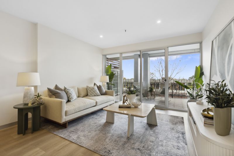North-facing 2-bedroom apartment with views!