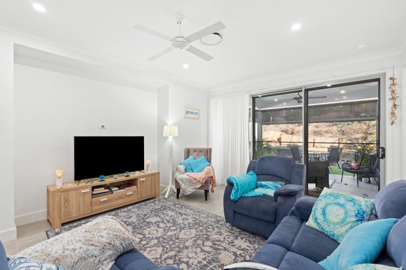 Relaxed Modern Living: Superb Location