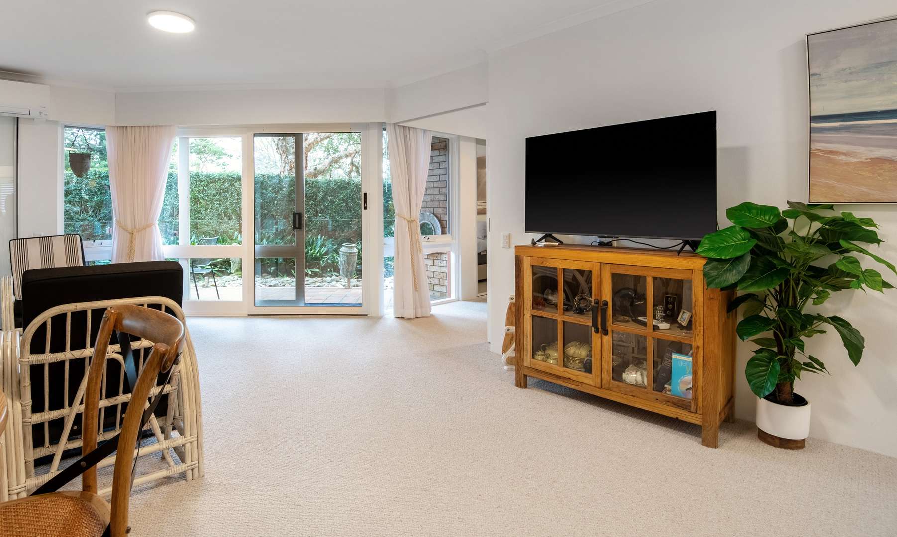 Modern Refurbished Apartment and Units 400 metres from the Meach at Mona Vale