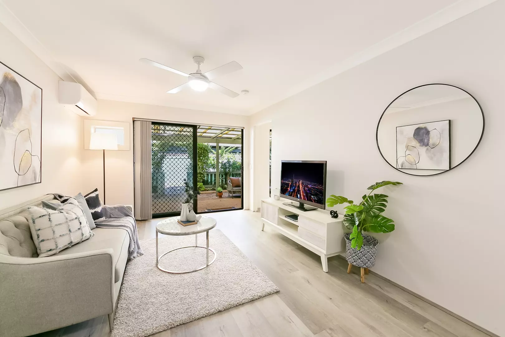 Stunning Central Garden Courtyard Villa!! Independent Living with the Finest Outlook