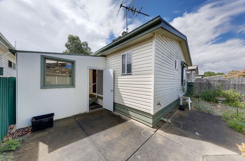 Pet friendly home in welcoming over 55s community