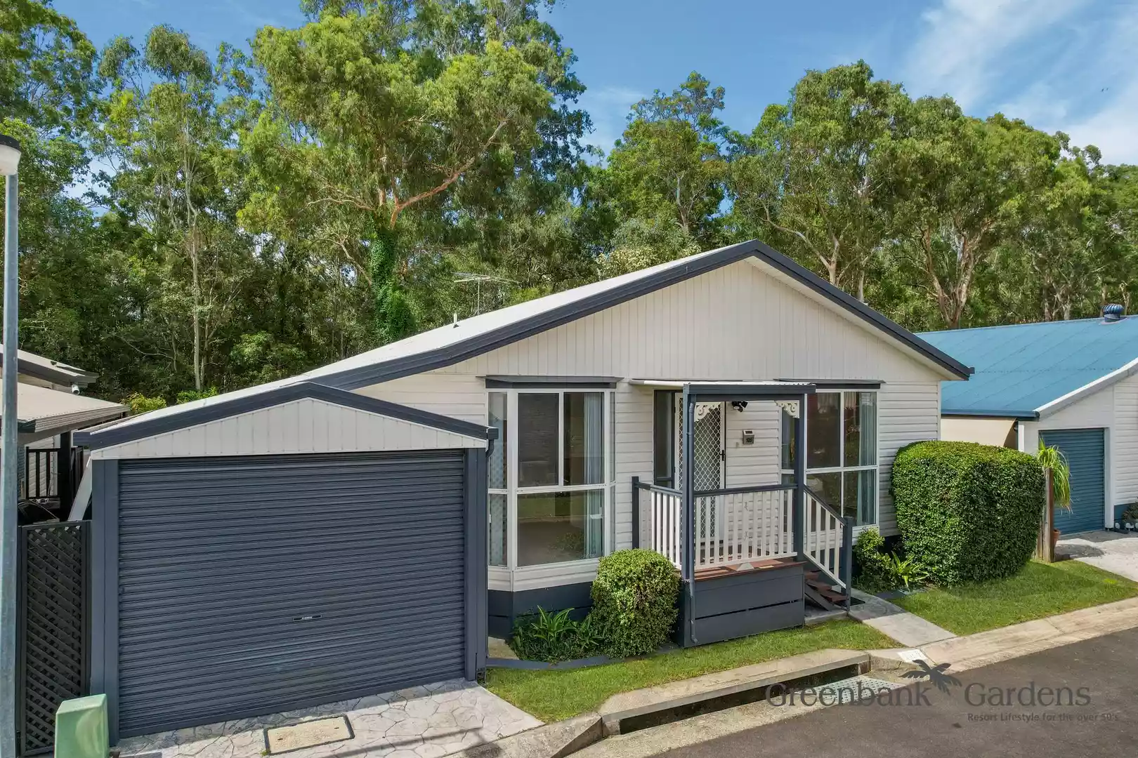 Beautiful 3 Bedroom Home with Bush-land Views - GREENBANK GARDENS