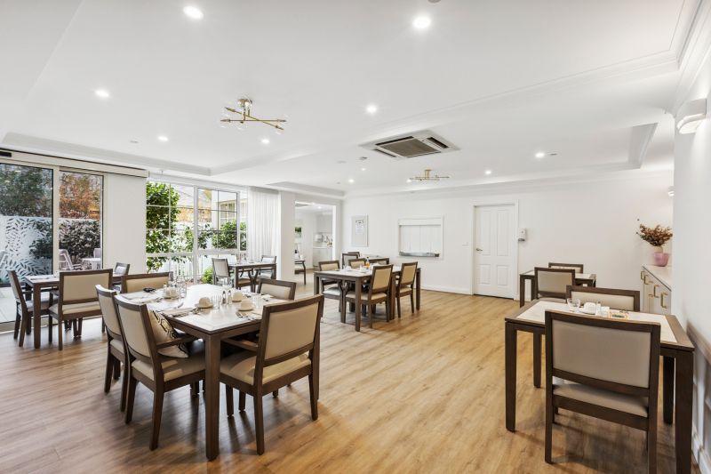 Delightful east-facing, spacious ground-floor one-bedroom apartment