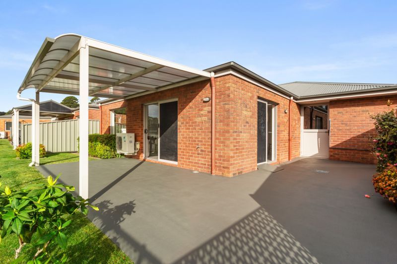 Two bedroom unit overlooking Mowbray Golf Course