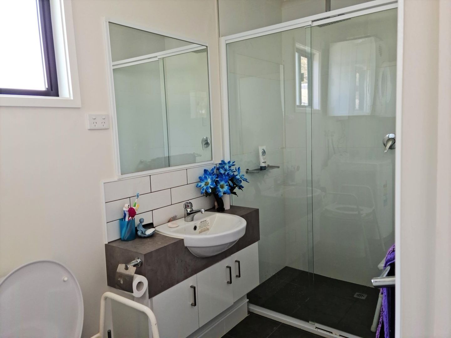 Over 50's Living - Near New 2 Bedroom Home