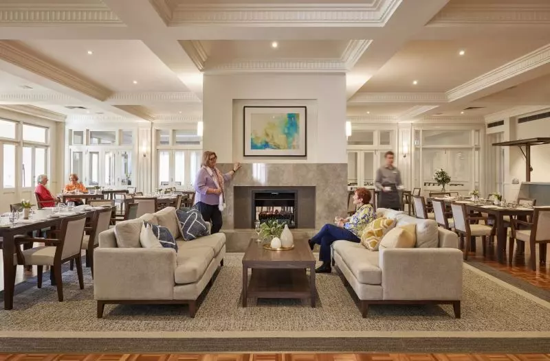 Bright, Stylish and Garden Views