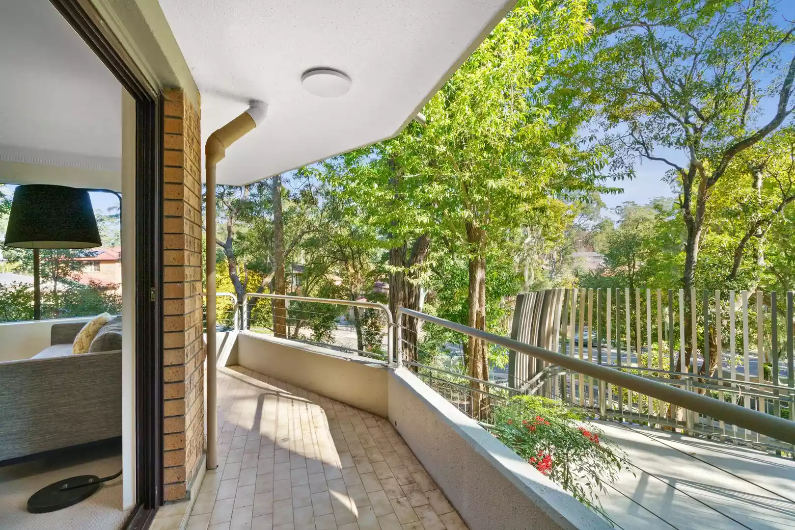 Stylish & Spacious Unit with Leafy Views