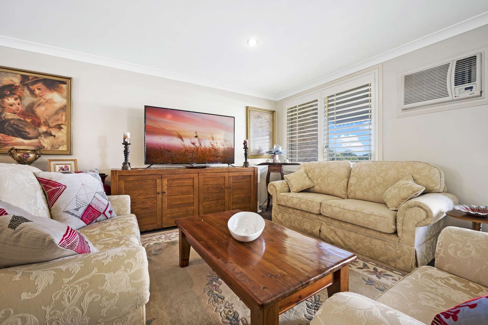 Modern Ground Floor Unit with A Garden Outlook!