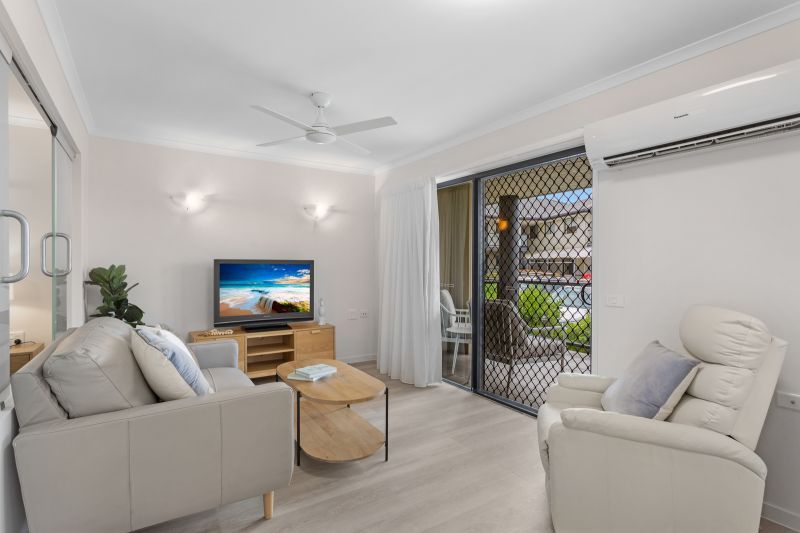 Ground level 2-bedroom apartment with ocean views