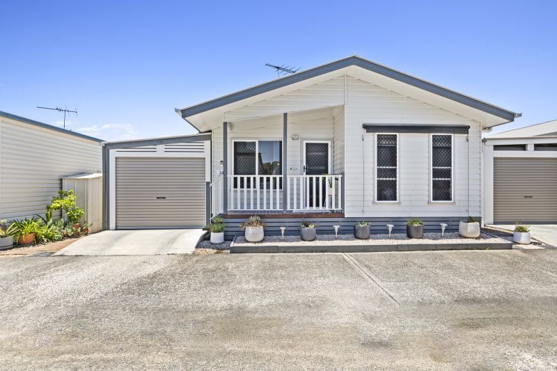 Modern Two Bedroom - Beautiful Inside & Out!