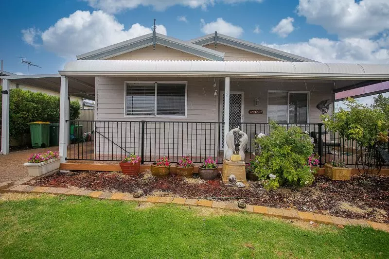 Light filled 2-bedroom home with outdoor entertaining deck