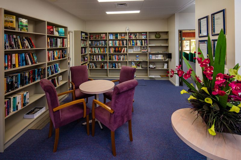 Lovely Villa with Courtyard and Sunroom