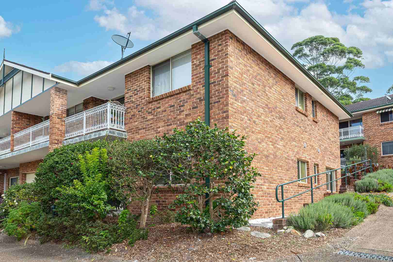 Elegant Downsizing Opportunity in a Nature-Inspired Setting